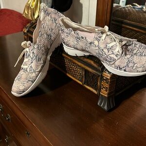 Skechers air cooled memory foam shoes